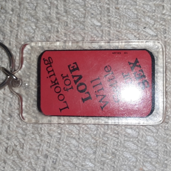 kalan LOOKING FOR LOVE WILL SETTLE FOR SEX KEYCHAIN CHARM NRMINT CONDITION - Picture 2 of 3